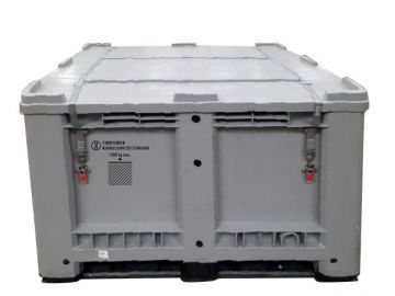 UN-gekeurde palletbox 610 liter op 3 sleden met afsluitbaar deksel, grijs