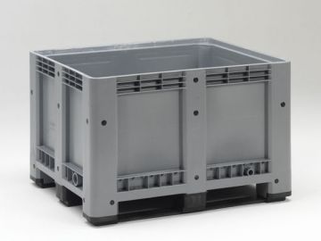 Kunststof palletbox 610 liter, 1200x1000x780 mm op 3 sleden lichtgrijs