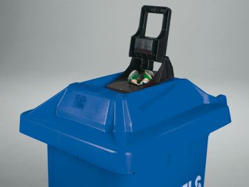 2-Wiel container 240 liter, zwart deksel met blikkenpers blauw