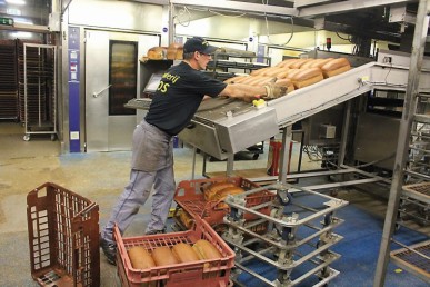 Broodbakken met beugel