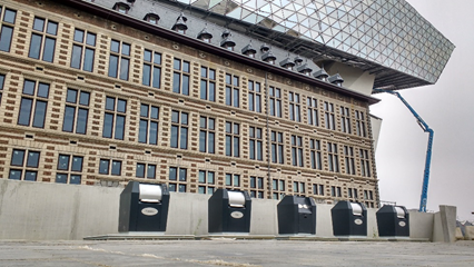 Havenhuis in Antwerpen, België. ondergrondse-containers-antwerpen